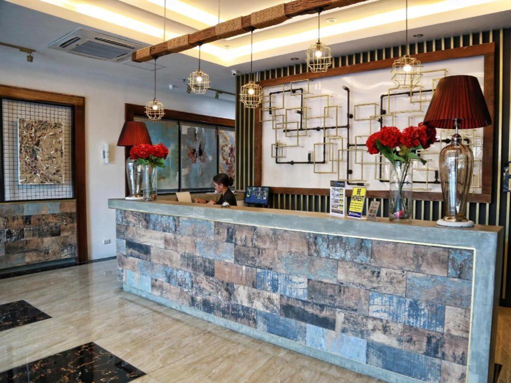 Big Hotel Suites Mandaue City Eksteriør bilde