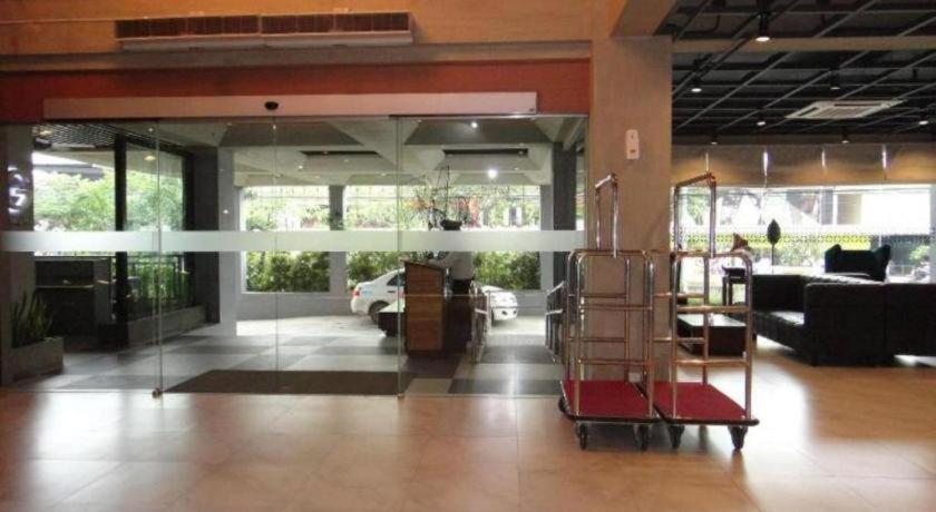 Big Hotel Suites Mandaue City Eksteriør bilde