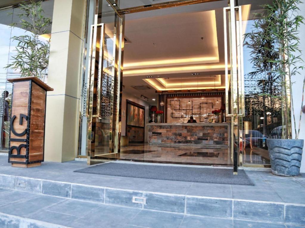 Big Hotel Suites Mandaue City Eksteriør bilde