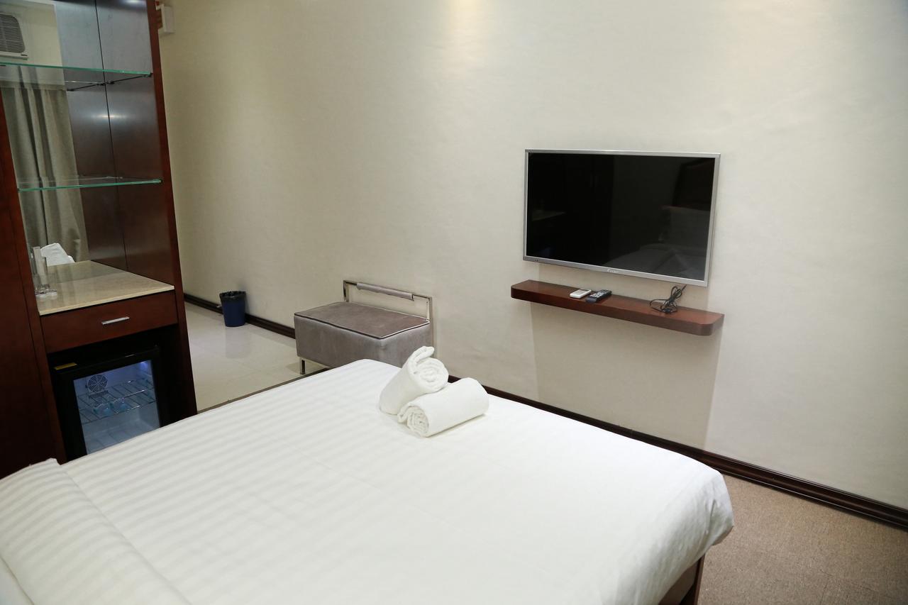 Big Hotel Suites Mandaue City Eksteriør bilde